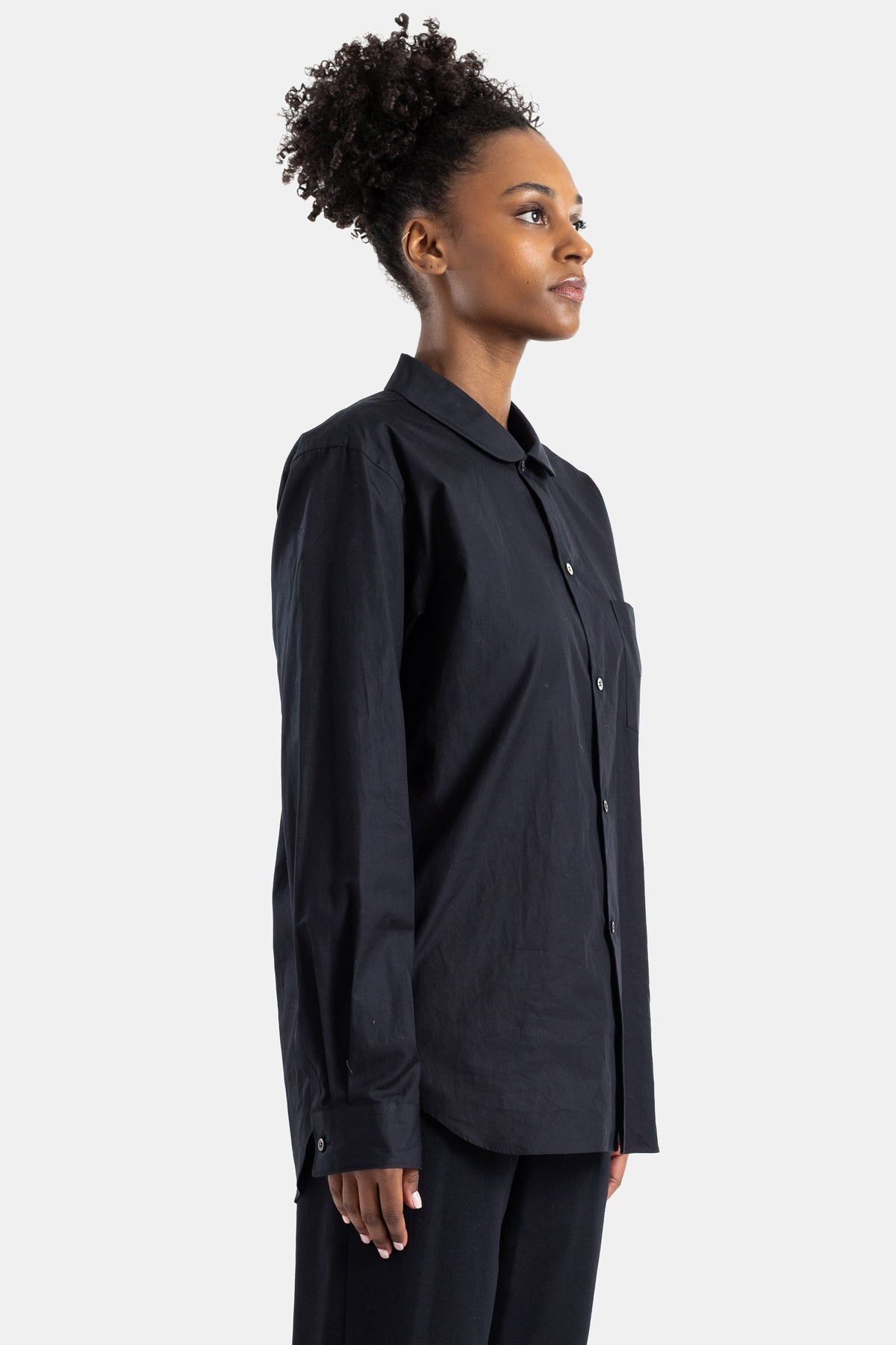 Chemise noire à col Claudine