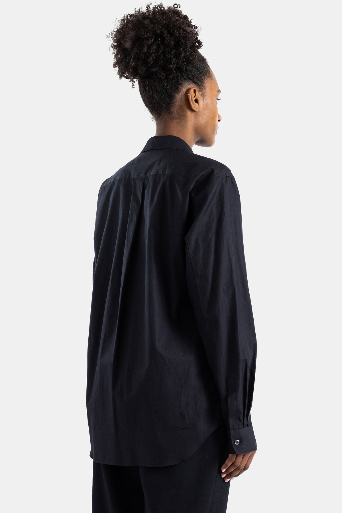 Chemise noire à col Claudine