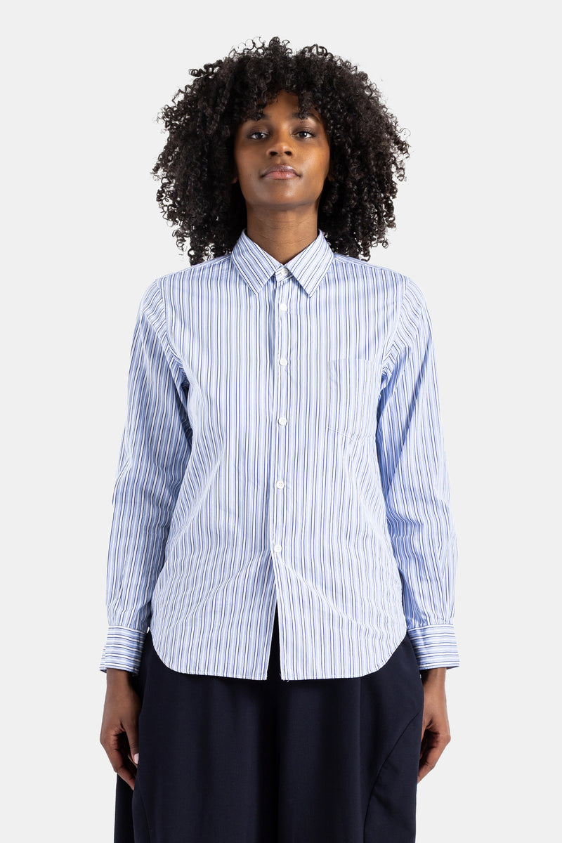 Chemise bleue en coton à larges rayures blanches