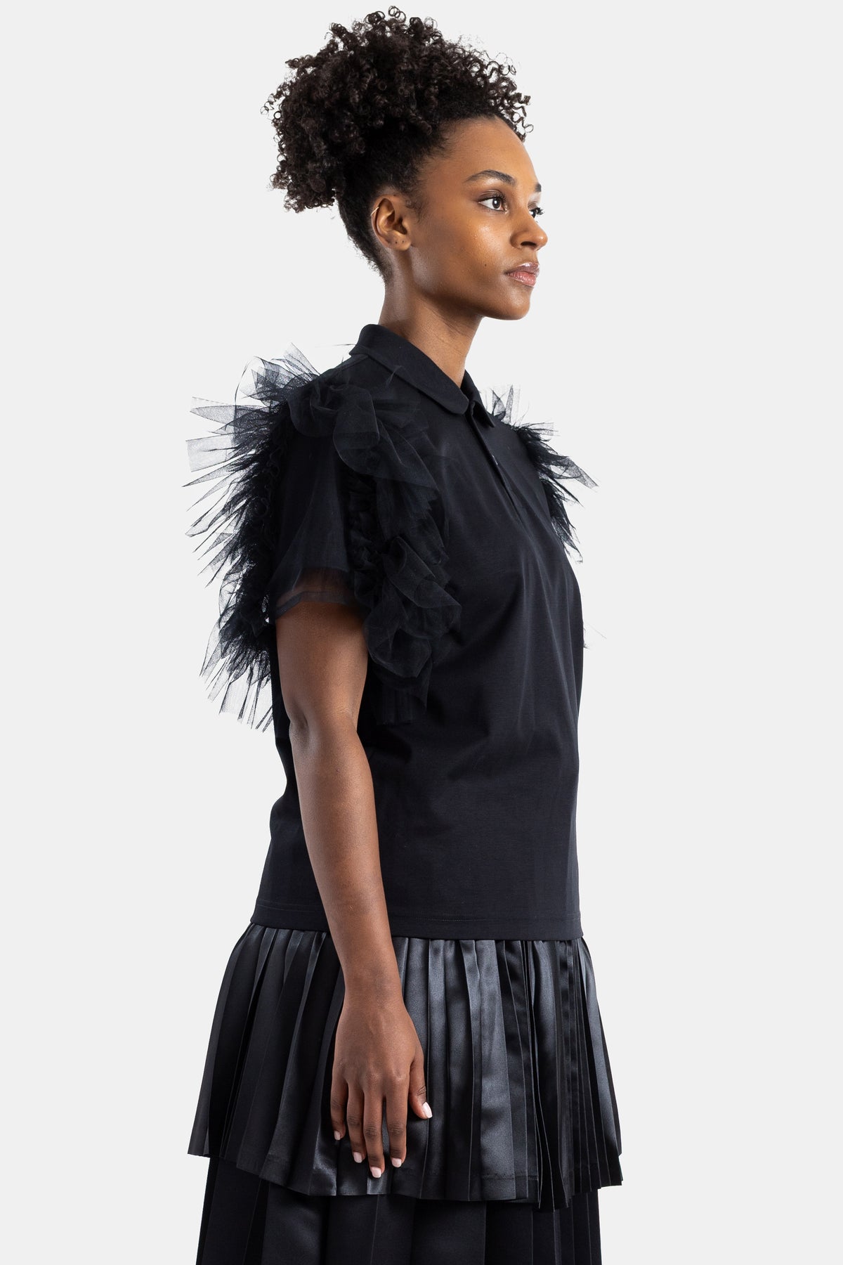 Polo noir à volants en tulle
