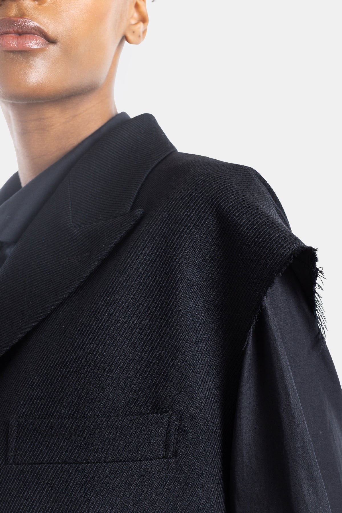Veste sans manches noire déstructurée