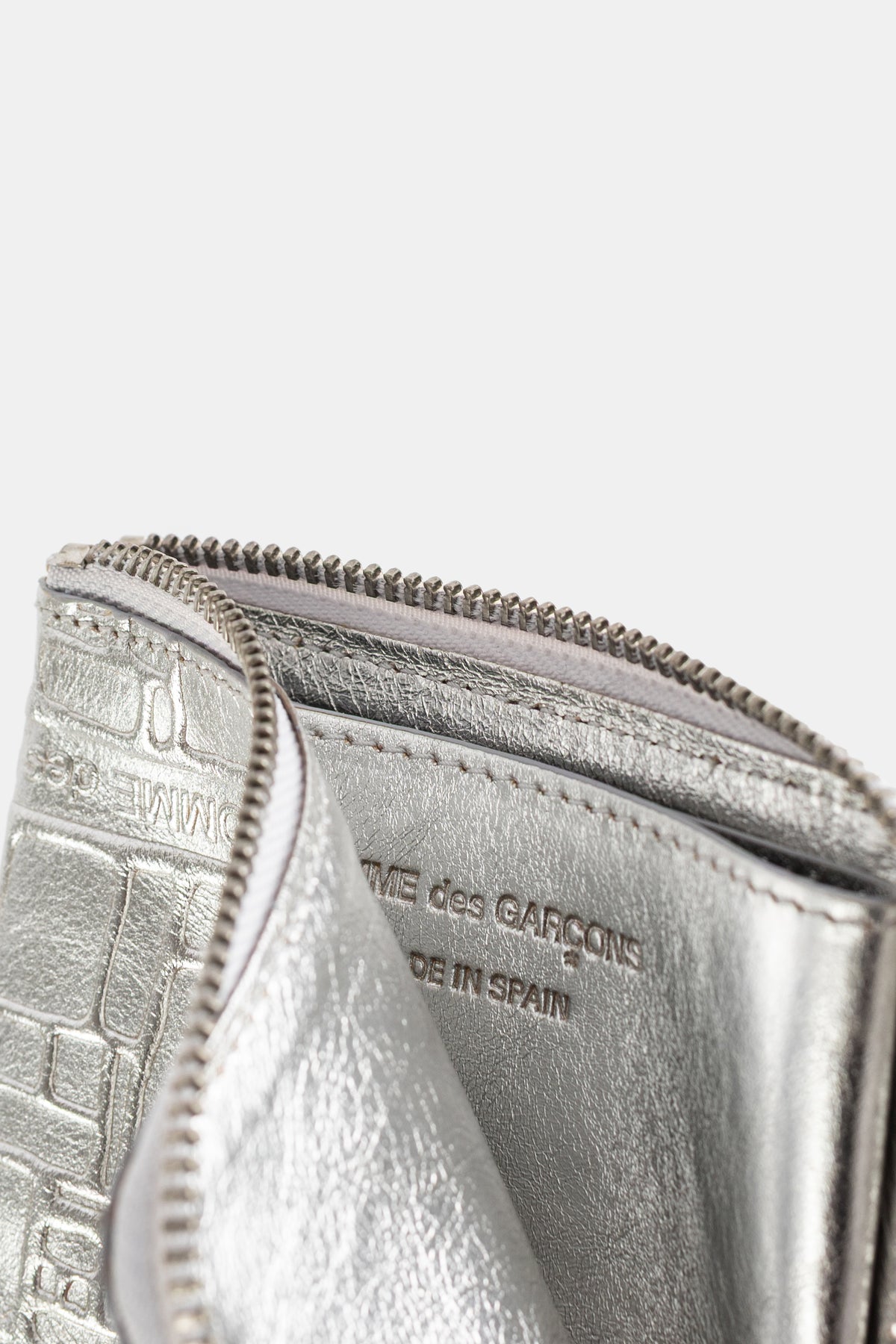 Porte-monnaie L-Zip en Cuir Embossé Argent