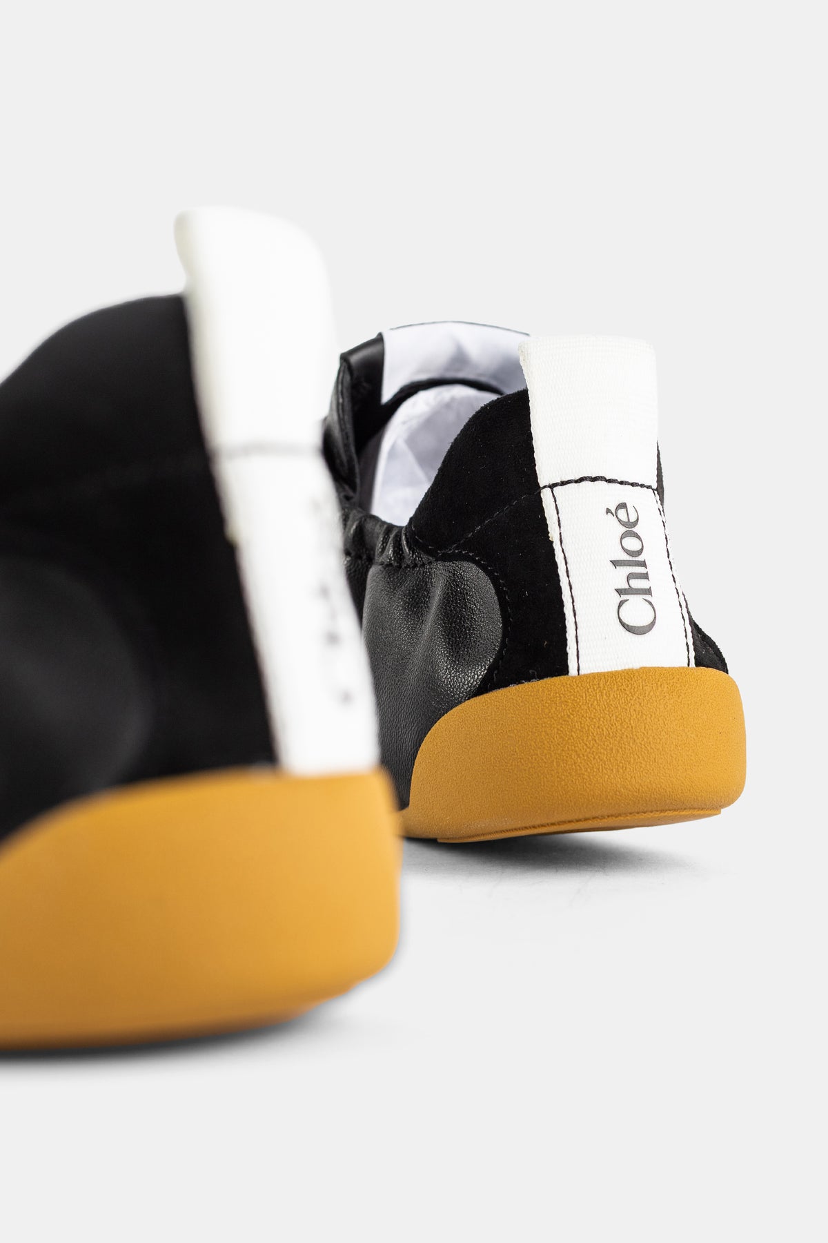 Sneaker plate en agneau et daim Kick noir semelle gomme