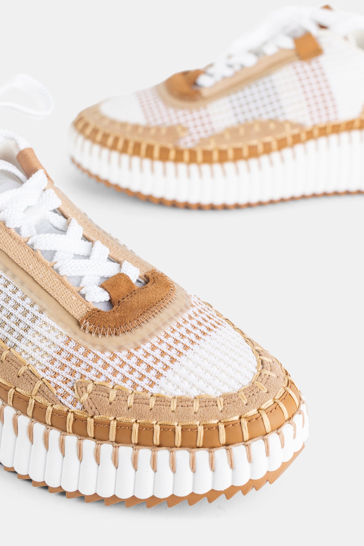 Sneaker plateforme Nama en mesh recyclé cousu main blanc camel