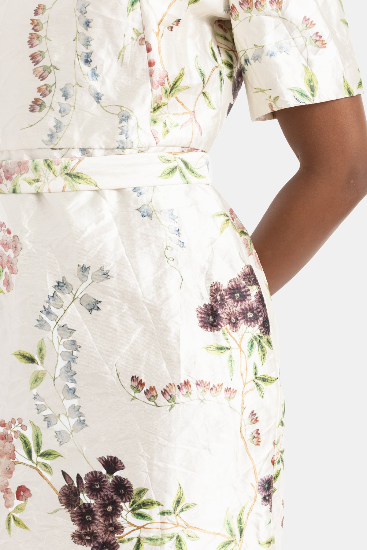 Robe midi crayon en satin fleuri blanc