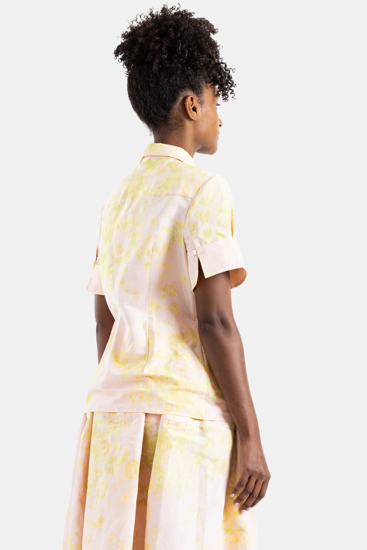 Chemise manches courtes à fleurs chartreuse