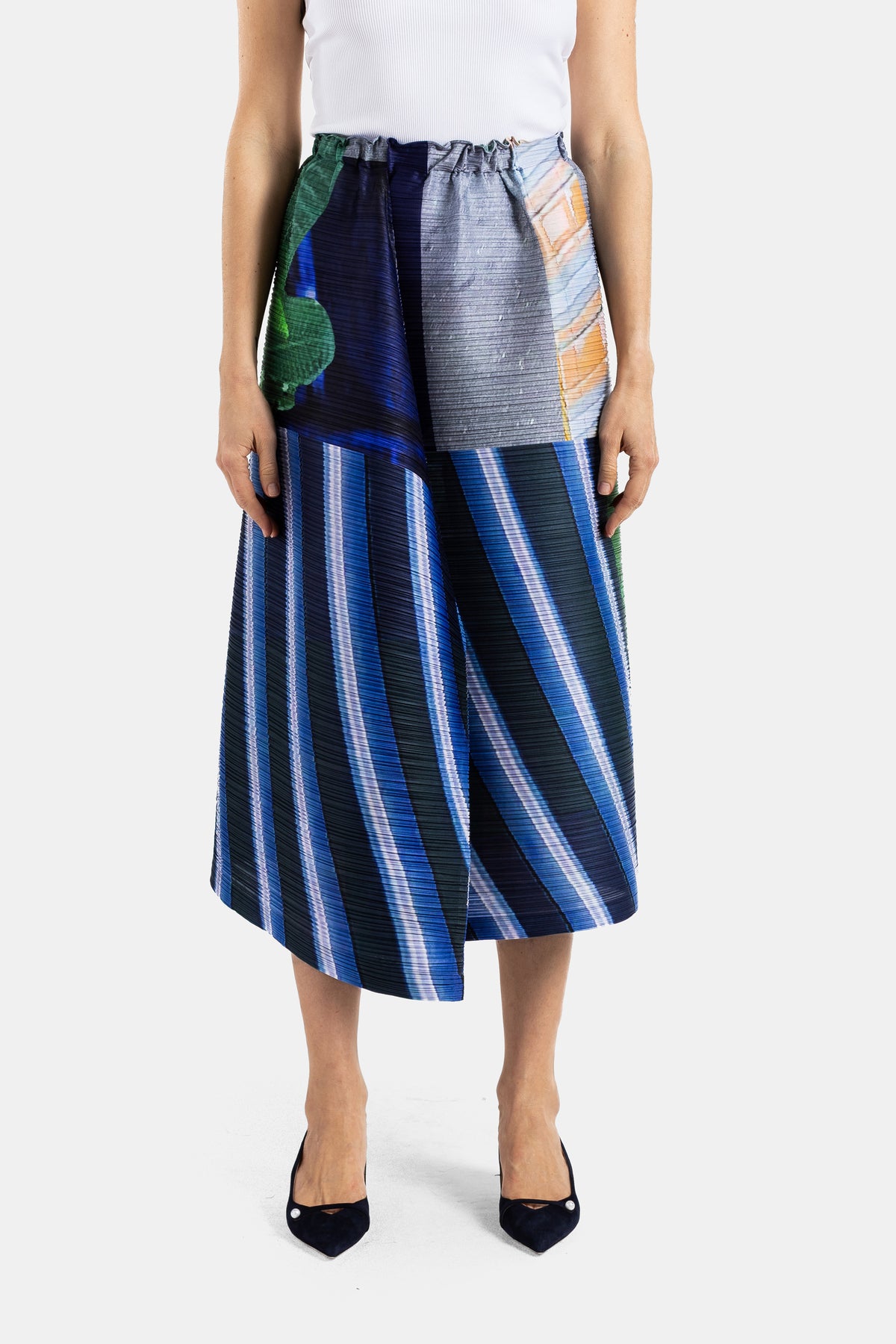 Asymmetric pleated graphic print skirt