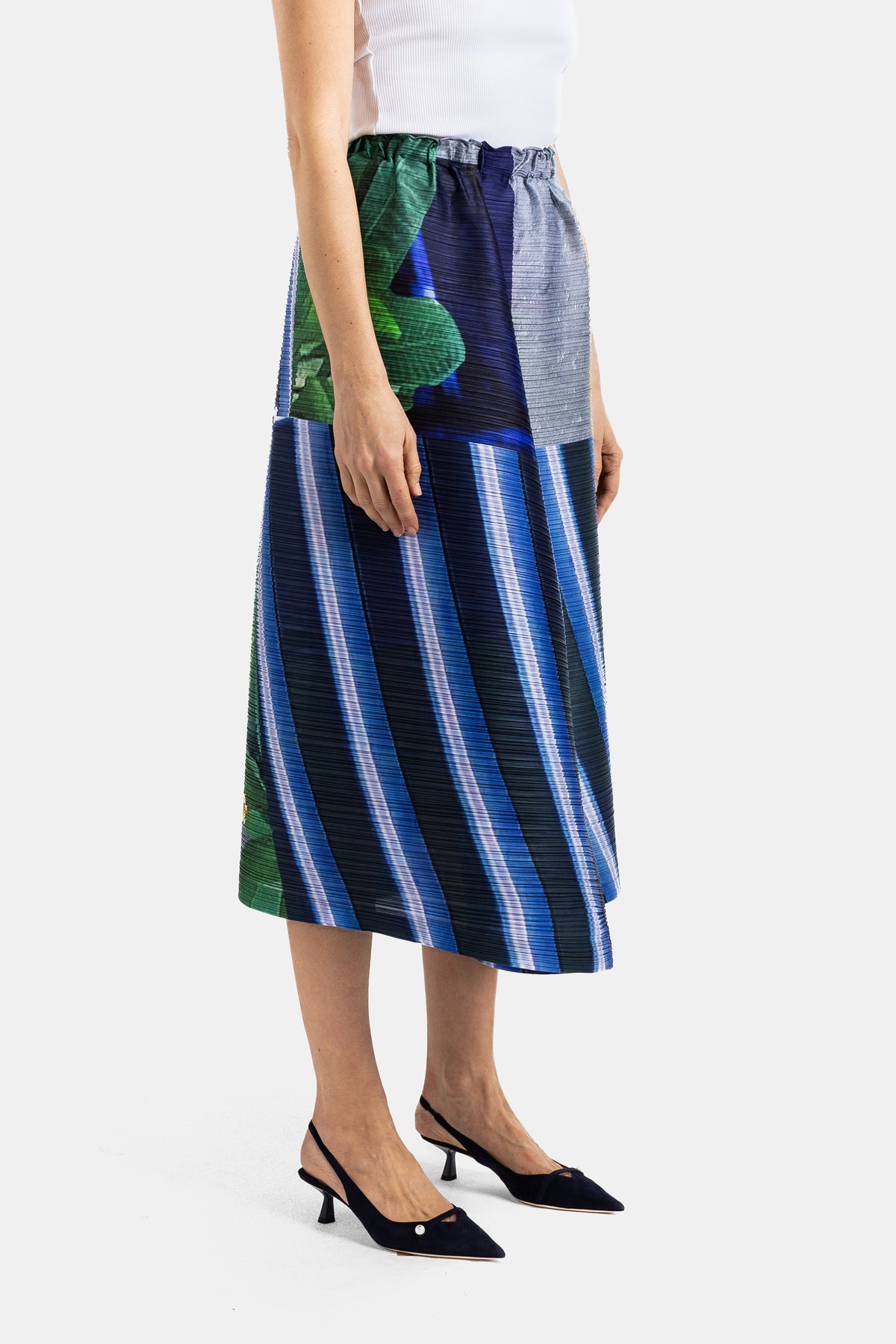 Asymmetric pleated graphic print skirt