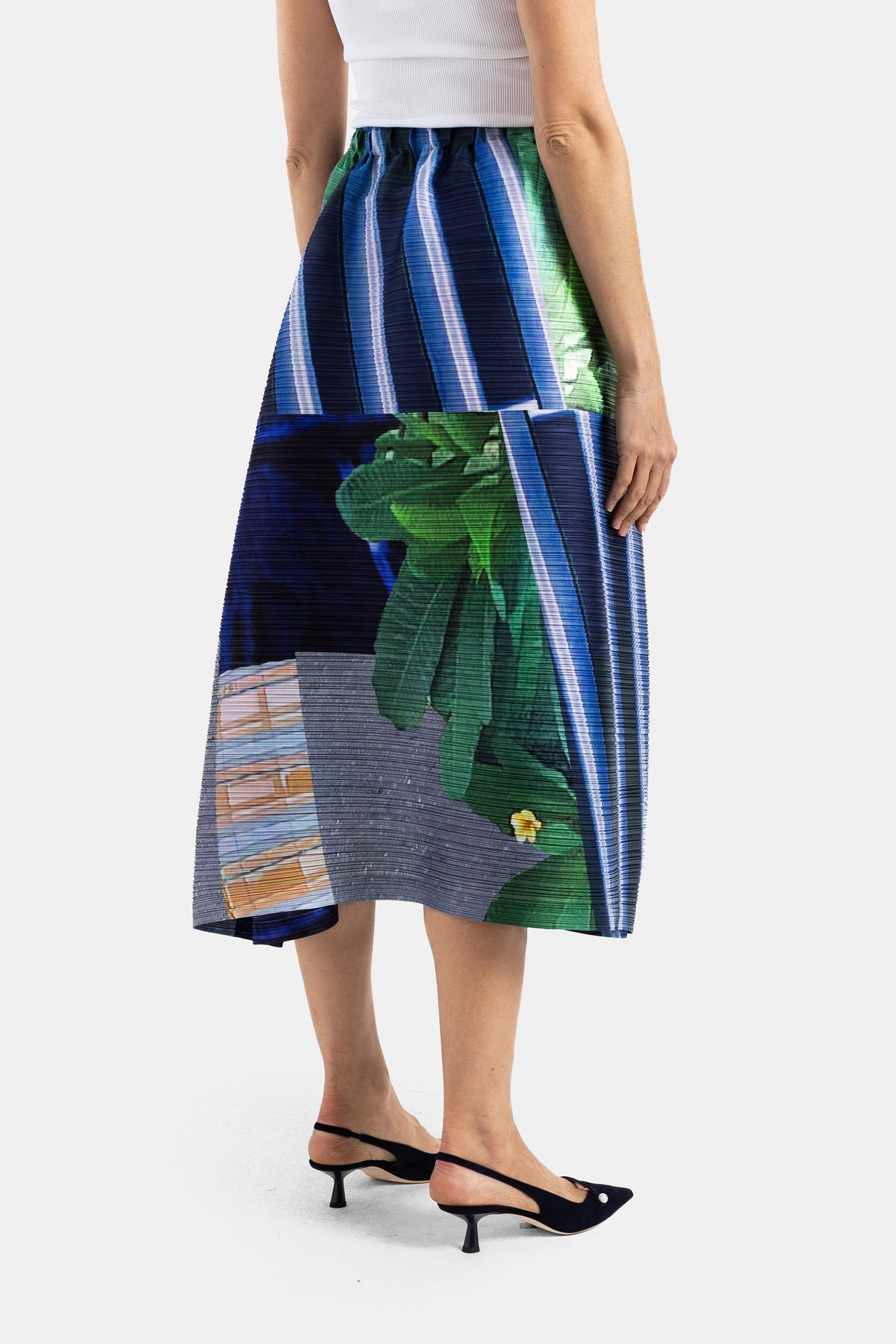 Asymmetric pleated graphic print skirt