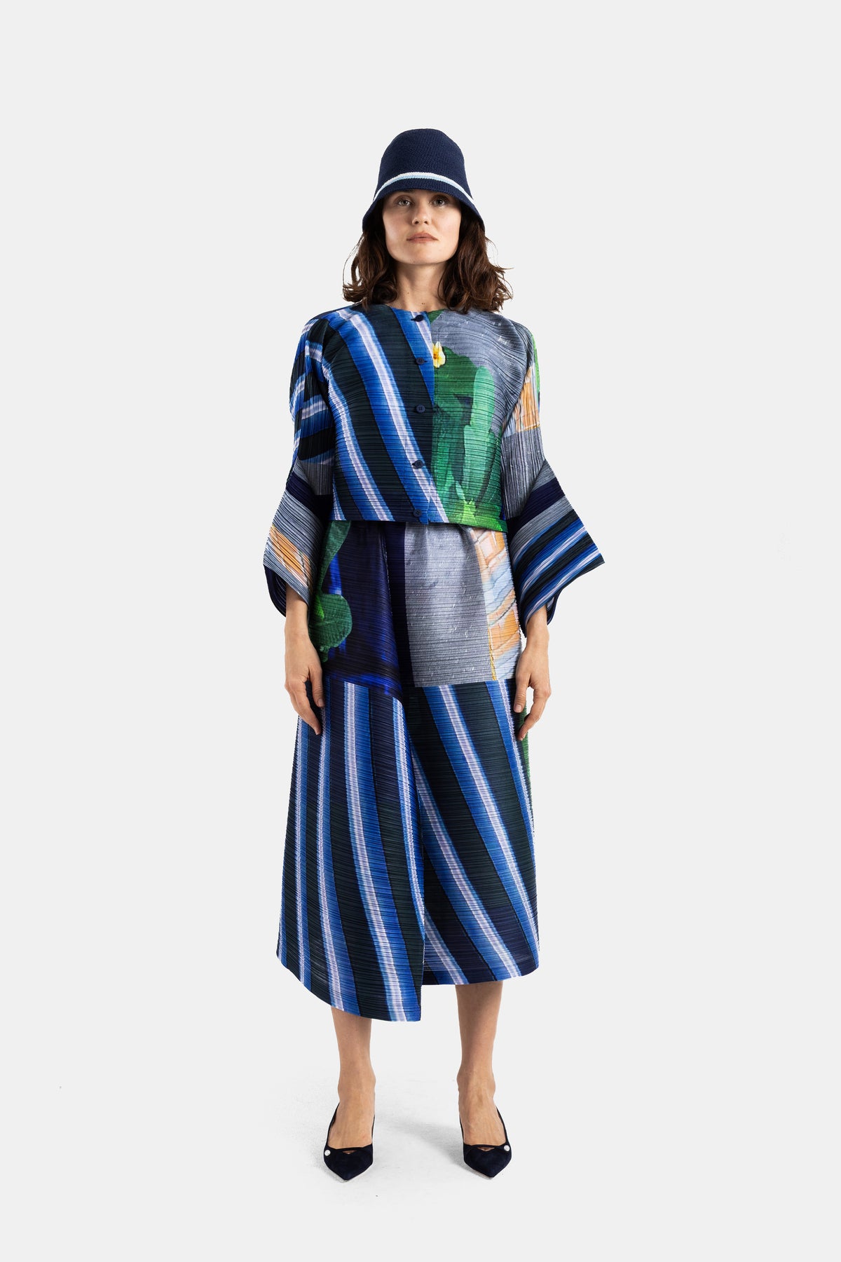 Asymmetric pleated graphic print skirt