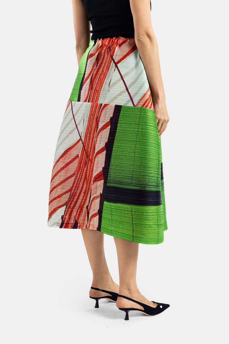 Asymmetric pleated graphic print skirt in green