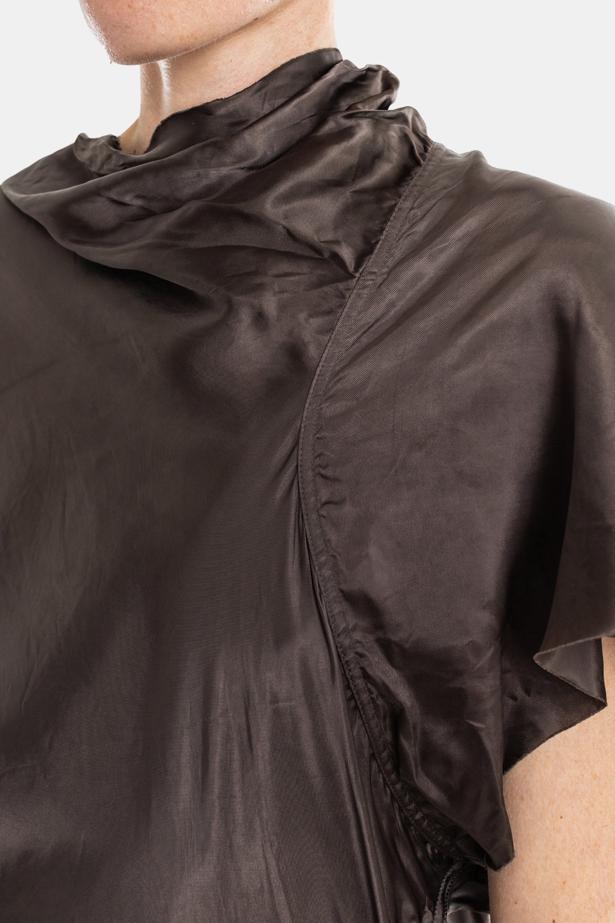 Robe longue en cupro satiné drapé Seb Gown dark dust