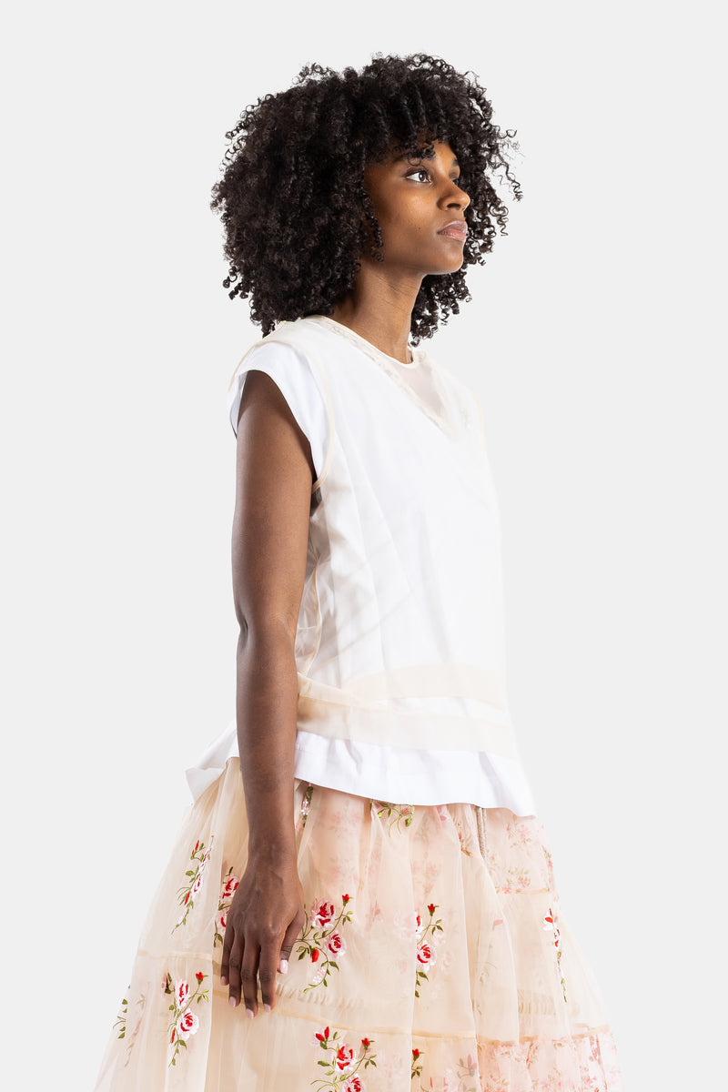 Layered T-shirt with nude lace and pearl