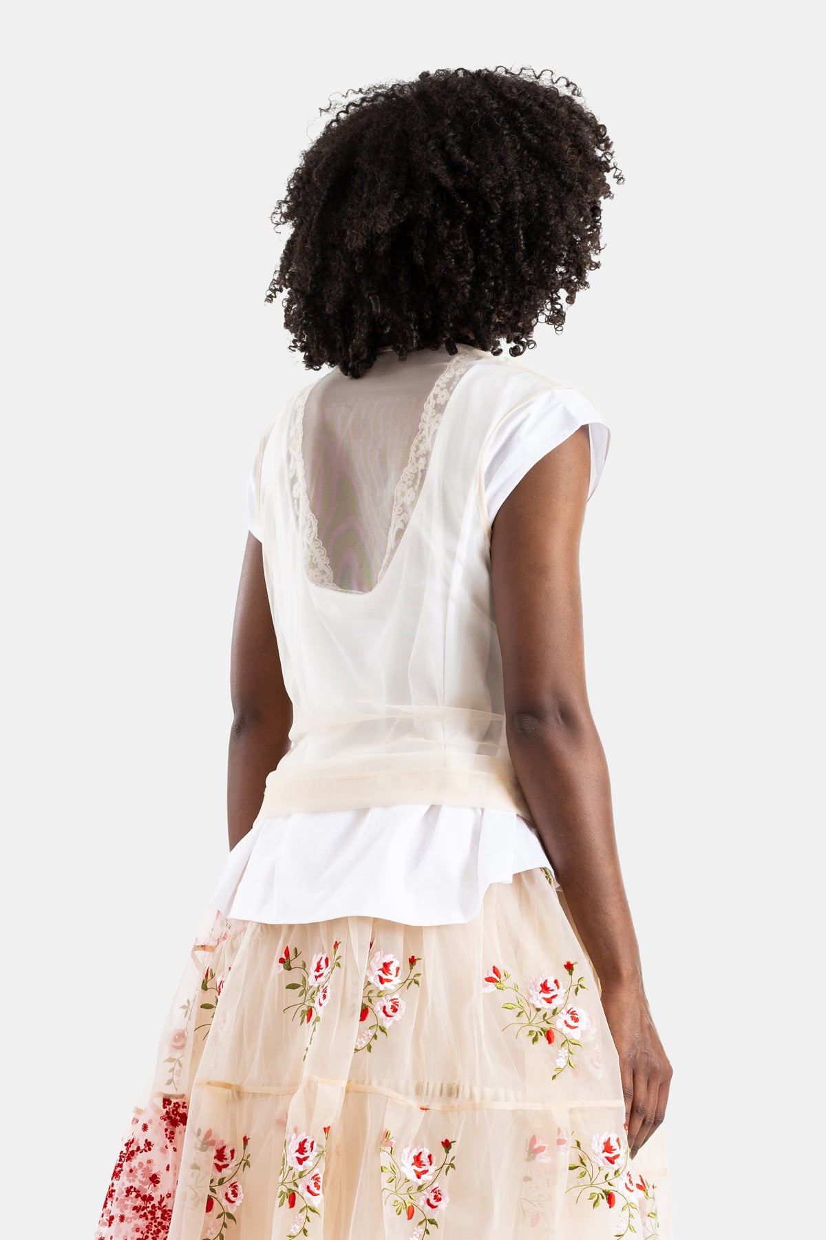 Layered T-shirt with nude lace and pearl