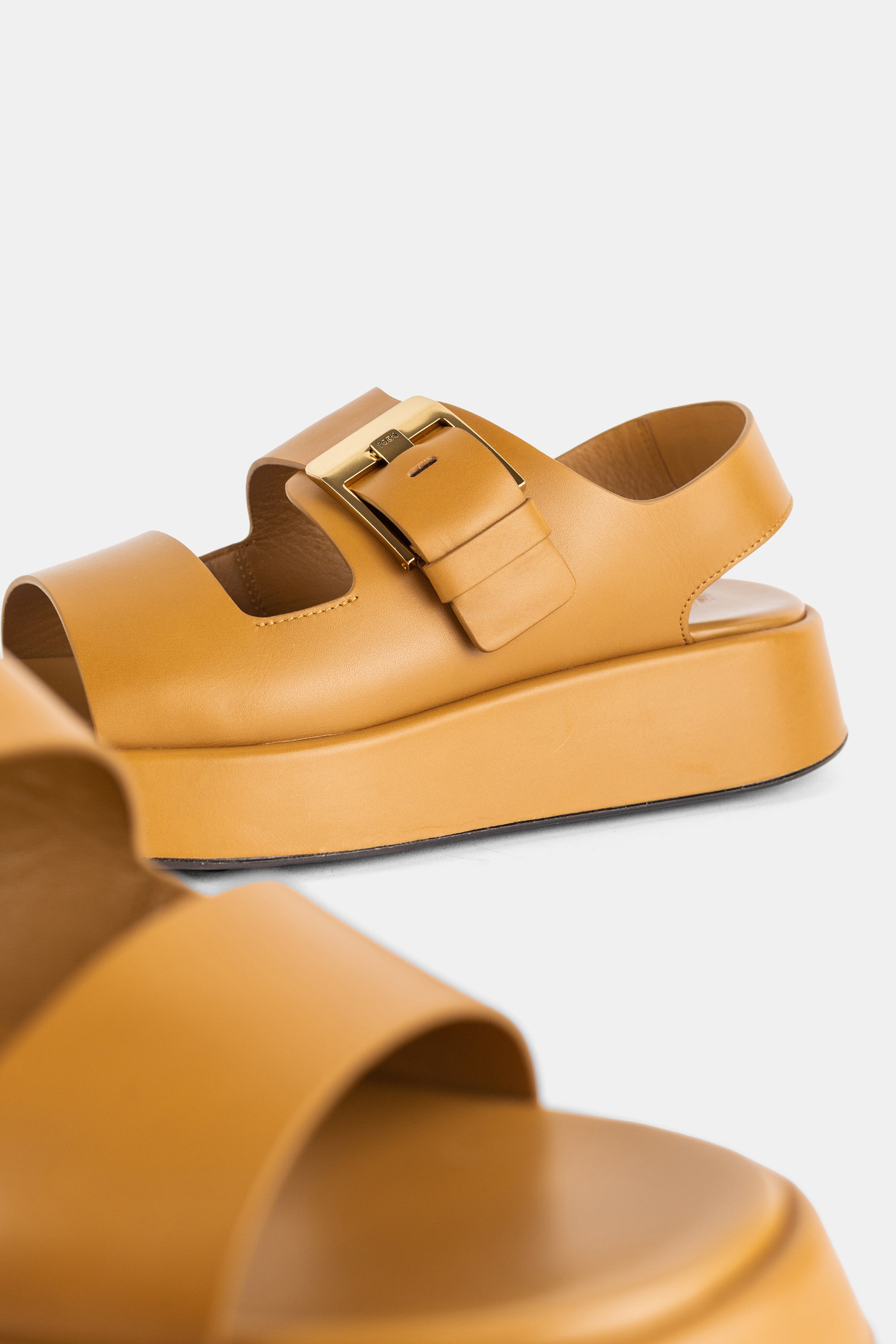 トッズ ブラウン ダブルストラップ マキシバックル サンダル | Actuel B