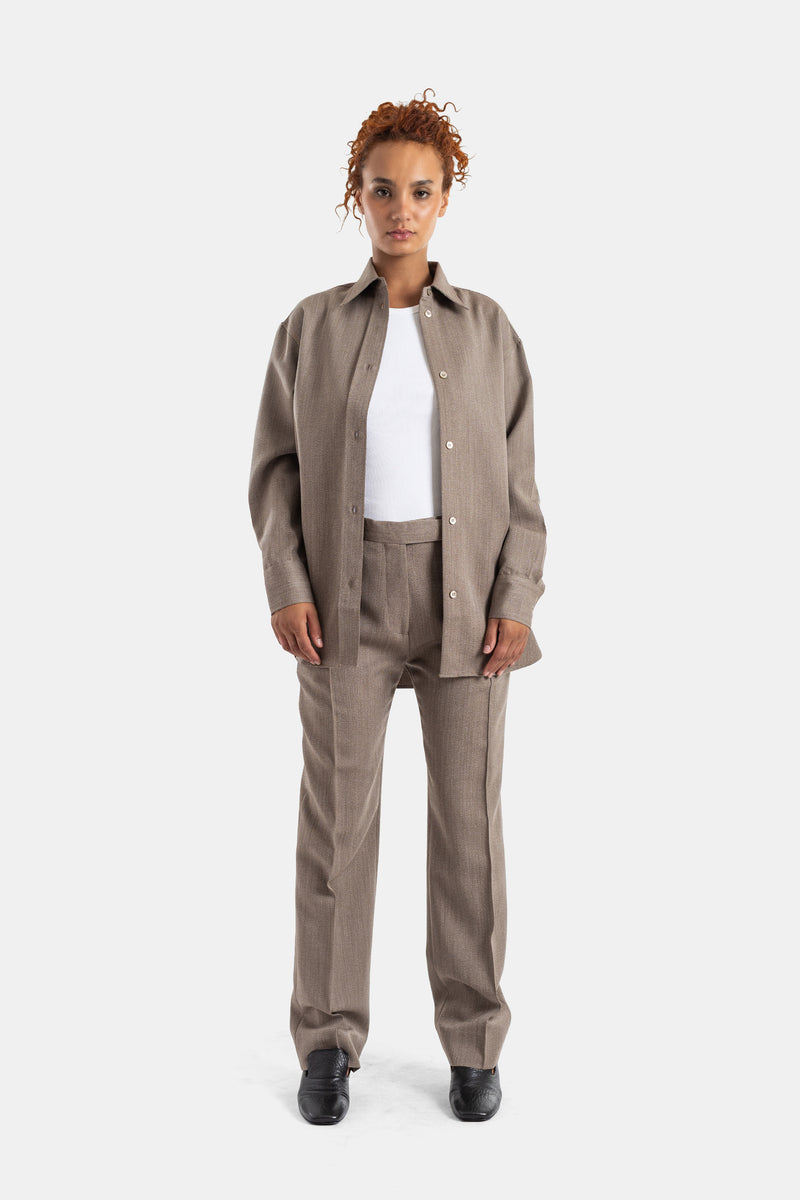 Conjunto coordinado Studio Nicholson de camisa oversize y pantalón de sastre taupe jaspeado para mujer
