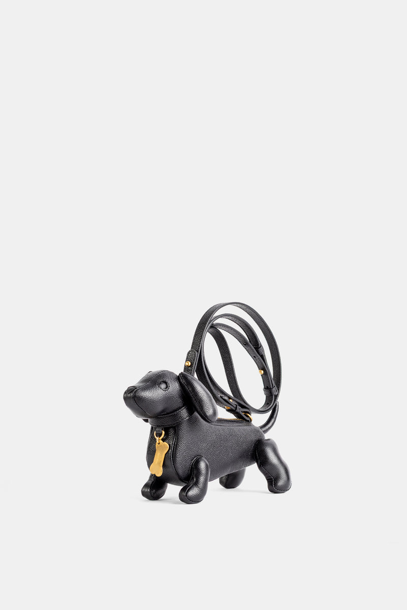 Thom Browne Skulptur-Tasche Hund Hector in Schwarz, Dreiviertelansicht, goldener Knochenanhänger und Pfoten.