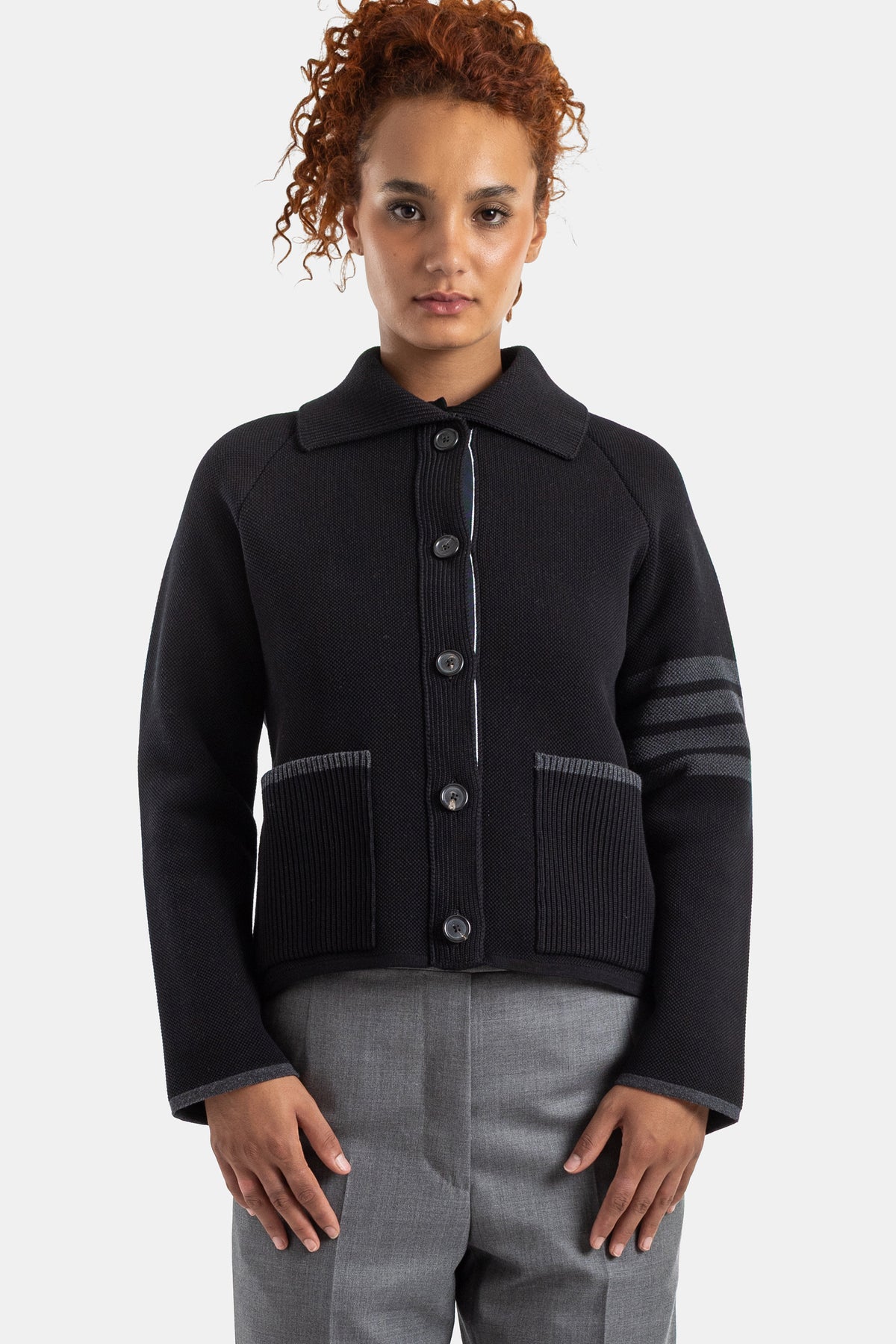 Thom Browne veste polo en maille noire coupe courte col rabattu 4-Bar rayures contrastantes femme