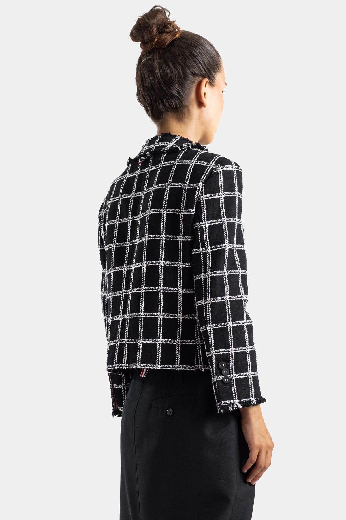 Thom Browne veste tweed carreaux dos vue arrière tissage bouclé noir blanc boutons manchette