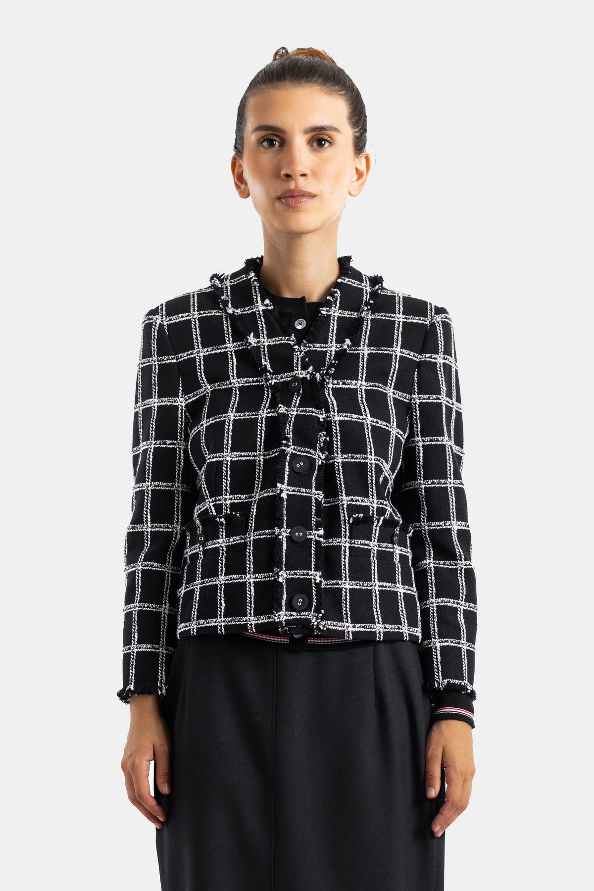 Thom Browne veste cardigan tweed carreaux noir blanc col rond coupe courte structurée manches longues